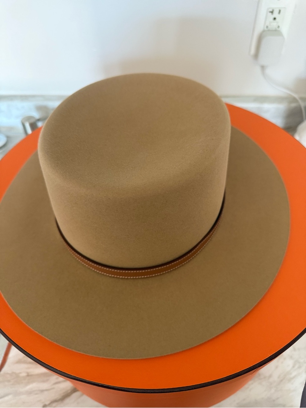 Hermes Hampton Hat with Kelly Belt in Gold - Picture 4 of 5